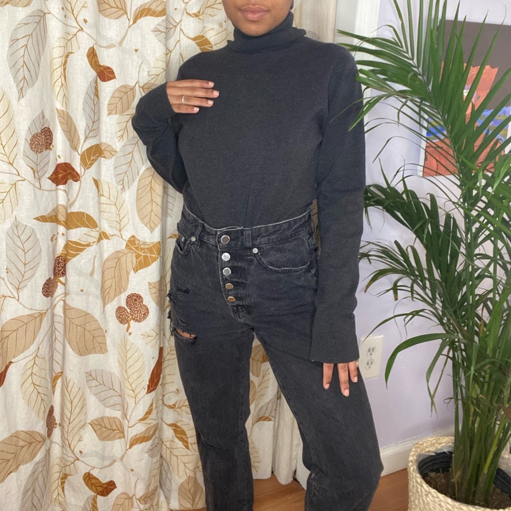 GAP Simple Grey Turtleneck sweater shirt